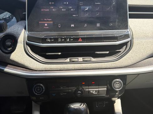 Used 2022 Jeep Compass Latitude FWD image 12