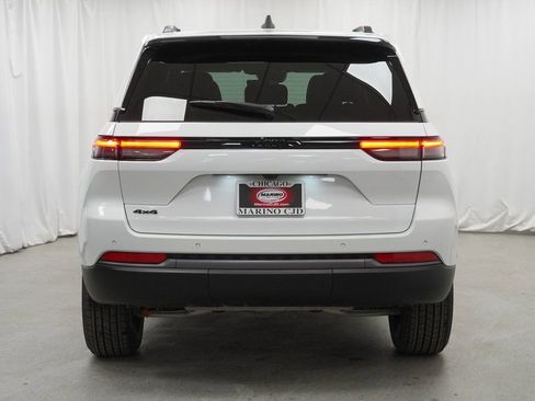 New 2026 Jeep Grand Cherokee Altitude AWD/4WD image 10