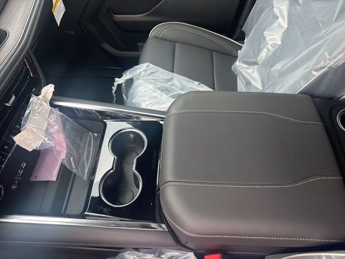 New 2026 Chevrolet Suburban Premier image 41