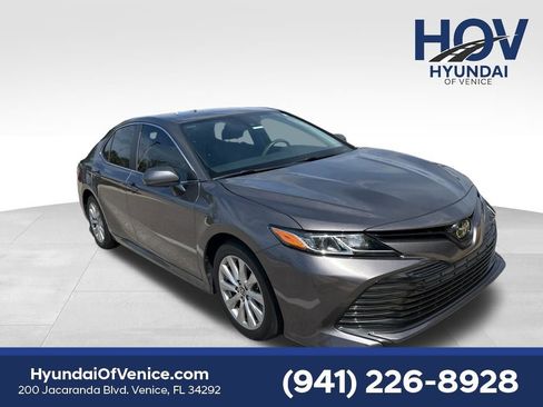 Used 2020 Toyota Camry LE image 1