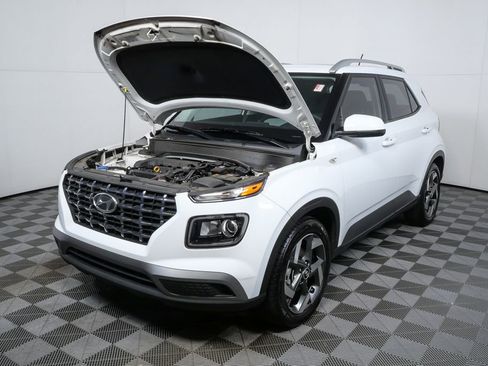 Used 2023 Hyundai Venue SEL image 29