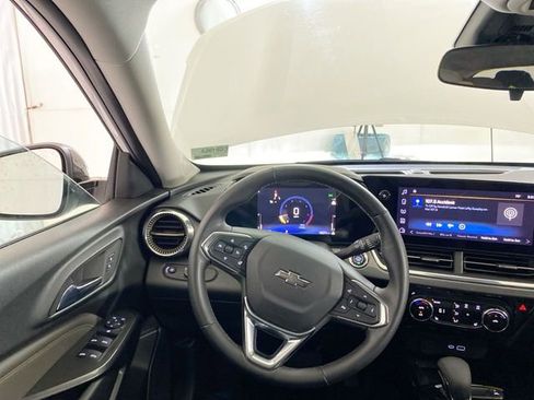 Used 2024 Chevrolet Trax ACTIV w/ Sunroof Package image 33