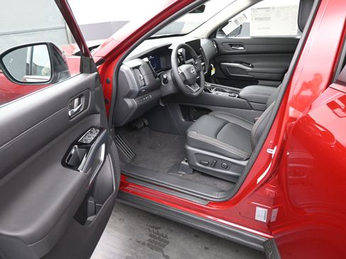 New 2026 Nissan Pathfinder SL AWD/4WD image 10