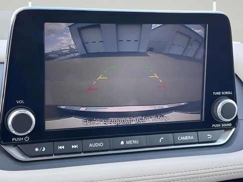 Used 2023 Nissan Rogue SV image 18