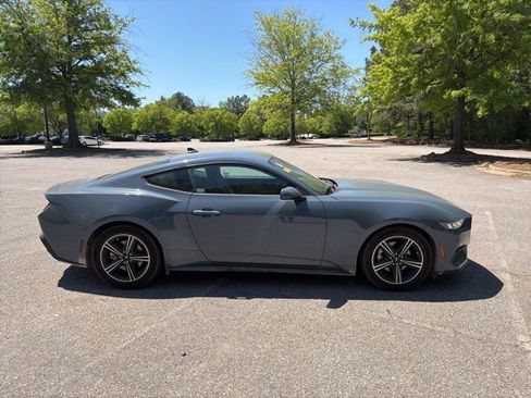 Used 2025 Ford Mustang Coupe RWD image 6