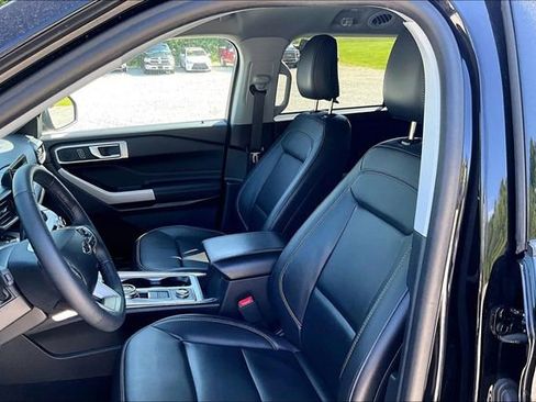Used 2024 Ford Explorer XLT w/ Equipment Group 202A AWD/4WD image 23