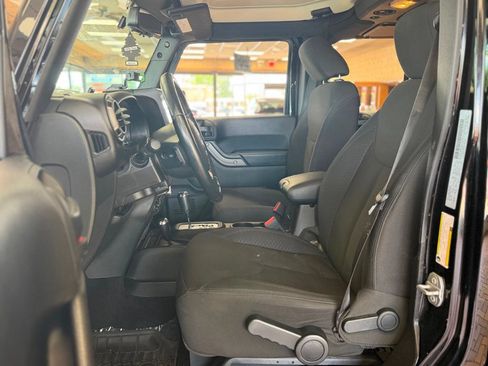 Used 2017 Jeep Wrangler Unlimited Sport AWD/4WD image 19