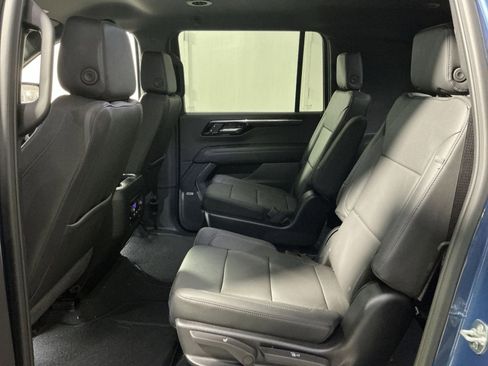 New 2026 Chevrolet Suburban LT w/ Comfort Package AWD/4WD image 24