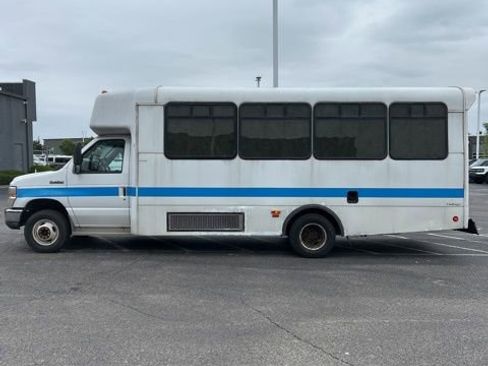 Used 2011 Ford E-450 and Econoline 450 Super Duty w/ Shuttle Bus Prep Pkg RWD image 8