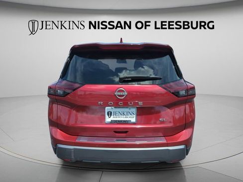 Certified 2025 Nissan Rogue SL FWD image 7
