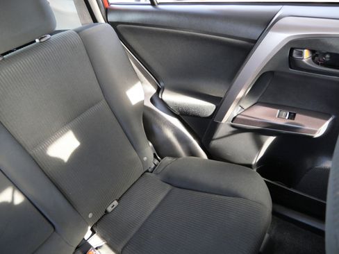 Used 2016 Toyota RAV4 LE image 14