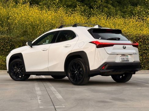 Certified 2022 Lexus UX 200 image 3