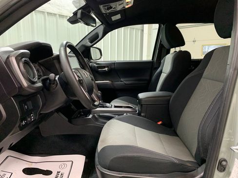 Used 2023 Toyota Tacoma TRD Off-Road image 4