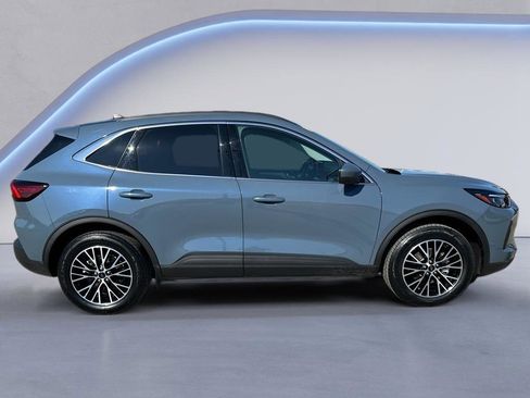Used 2023 Ford Escape SE w/ PHEV Premium Package image 8