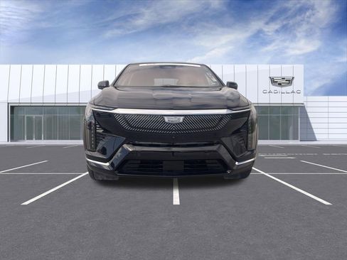 Certified 2025 Cadillac Optiq Luxury 2 w/ LPO, Floor Liner Package AWD/4WD image 3
