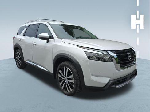 Used 2025 Nissan Pathfinder Platinum w/ Cargo Package FWD image 1