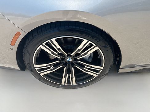 Used 2023 BMW i7 xDrive60 AWD/4WD image 35