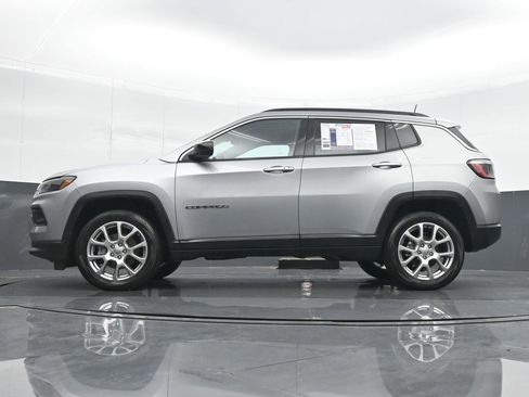 Used 2022 Jeep Compass Latitude image 18