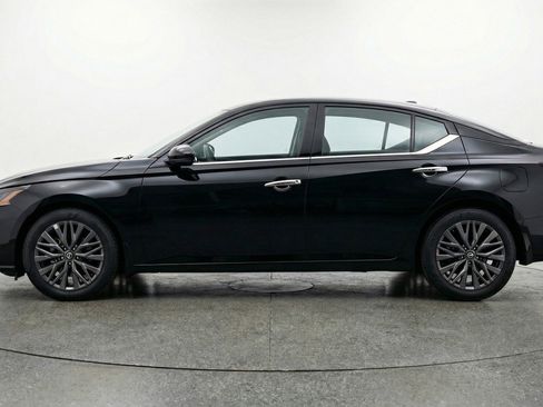Used 2025 Nissan Altima 2.5 SV image 5
