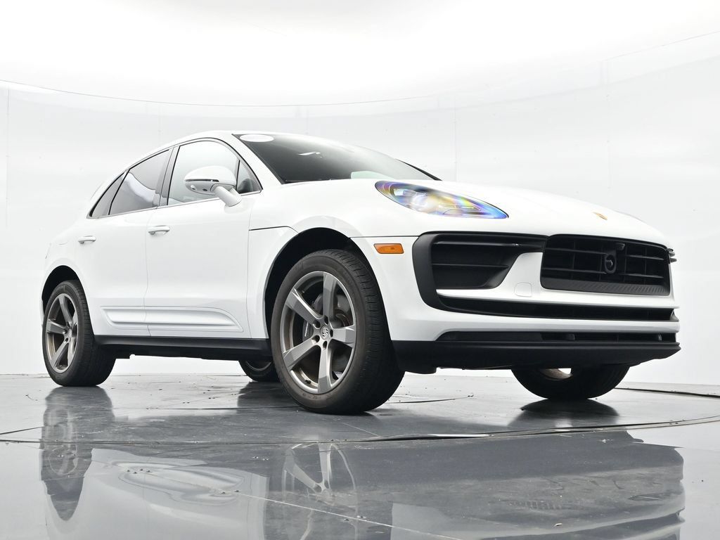 Certified 2023 Porsche Macan AWD/4WD image 19