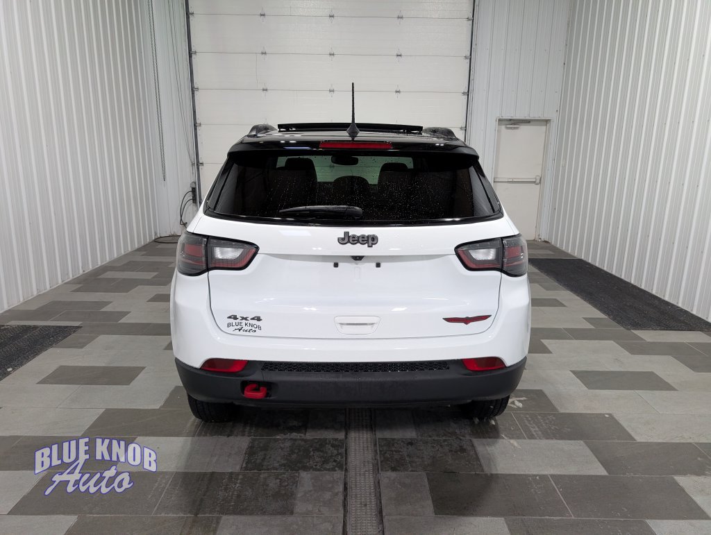 Used 2022 Jeep Compass Trailhawk w/ Trailhawk Elite Group AWD/4WD image 3