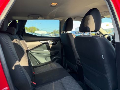 Used 2018 Nissan Rogue Sport SV w/ SV Technology Package FWD image 17