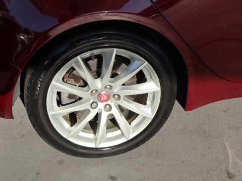 Used 2017 Jaguar XE image 44