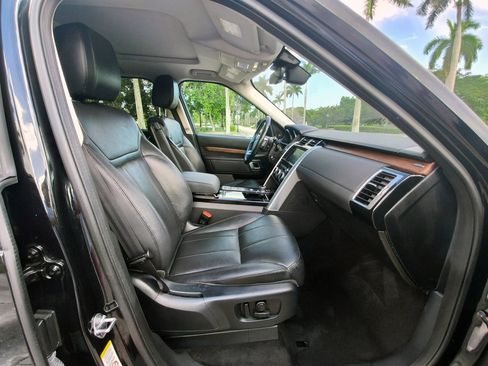 Used 2017 Land Rover Discovery HSE image 37