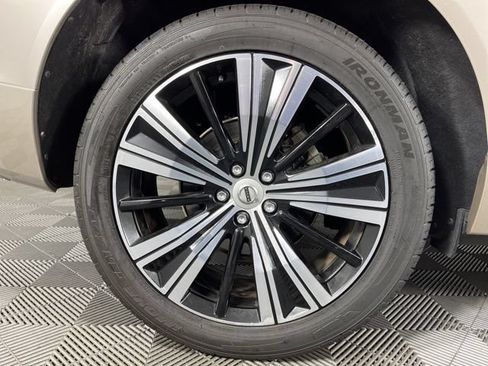 Used 2023 Volvo XC60 B5 Plus w/ Protection Package Premier FWD image 16