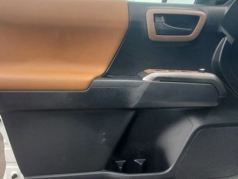 Used 2018 Toyota Tacoma SR5 image 15