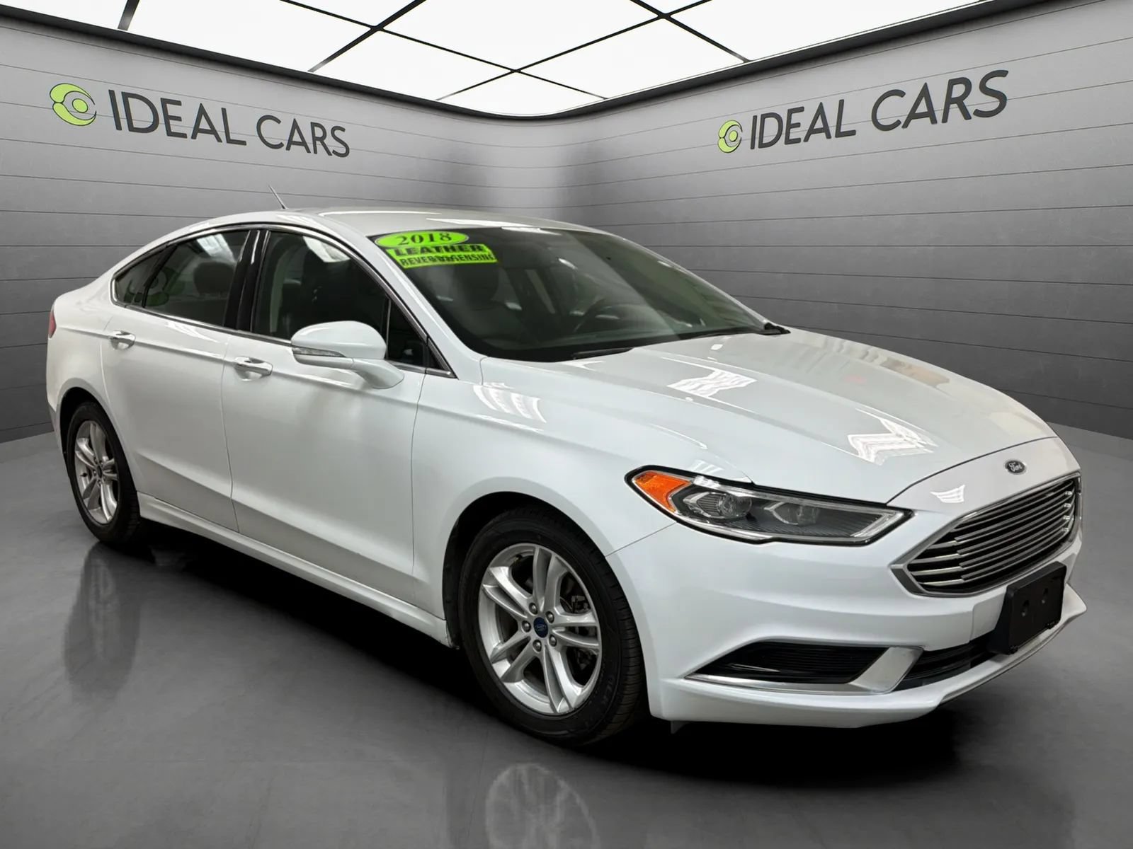 Used 2018 Ford Fusion SE w/ Fusion SE Technology Package FWD image 3