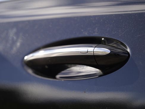 Used 2024 Buick Enclave Avenir w/ Avenir Technology Package image 44