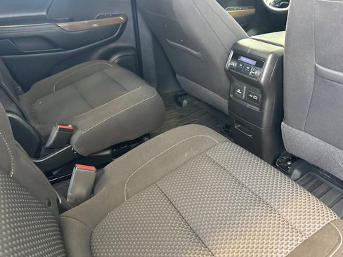 Used 2020 GMC Acadia SLE w/ Driver Convenience Package FWD image 19