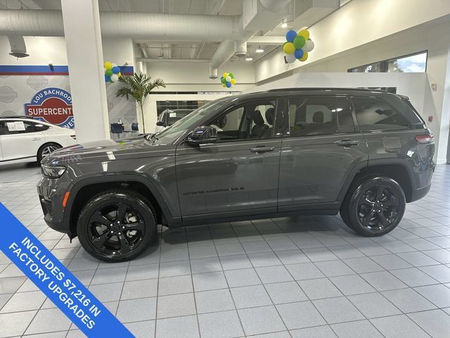 Used 2023 Jeep Grand Cherokee Limited w/ Luxury Tech Group II AWD/4WD image 18