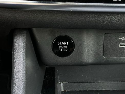 Used 2025 Nissan Rogue SV image 26