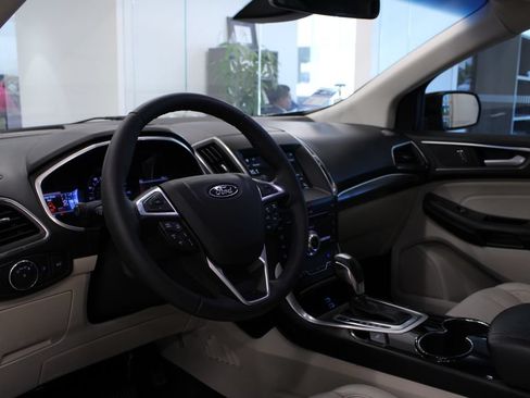 Used 2018 Ford Edge Titanium w/ Equipment Group 302A FWD image 14