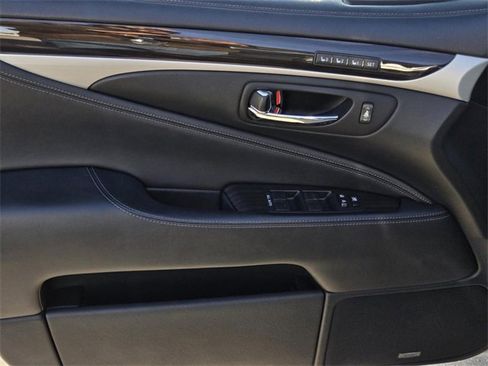 Used 2016 Lexus LS 460 AWD image 18