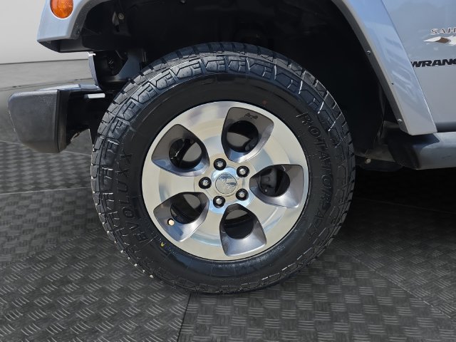 Used 2017 Jeep Wrangler Sahara w/ Connectivity Group AWD/4WD image 33