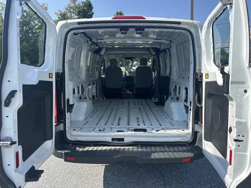 Used 2018 Ford Transit 250 130 Low Roof RWD image 5
