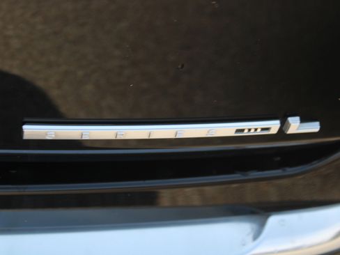 Used 2023 Jeep Wagoneer L Series III w/ Preferred Equipment Group image 20