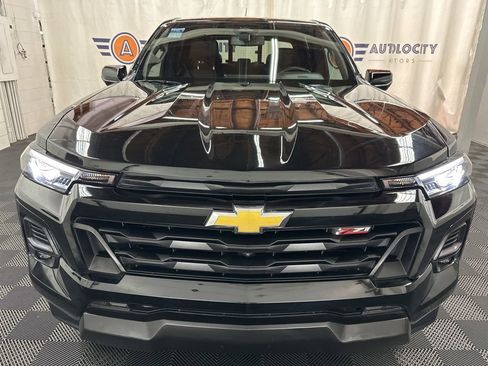 Used 2025 Chevrolet Colorado Z71 w/ Technology Package AWD/4WD image 3