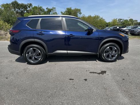 Used 2025 Nissan Rogue SV w/ SV Premium Package FWD image 8