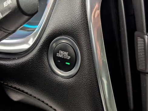 Used 2023 Chevrolet Traverse LT image 24