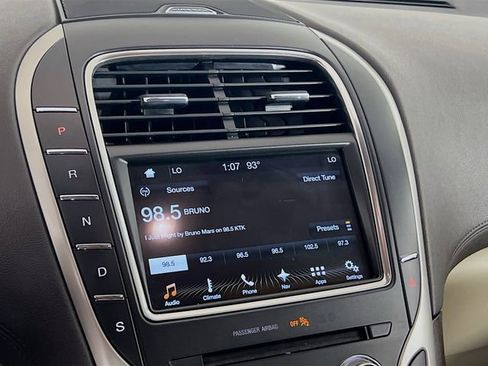 Used 2017 Lincoln MKX Reserve FWD image 9