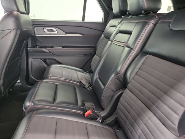 Used 2025 Ford Explorer ST-Line w/ ST-Line Street Pack AWD/4WD image 11
