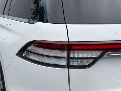 Used 2023 Lincoln Aviator AWD w/ Premium Package image 13