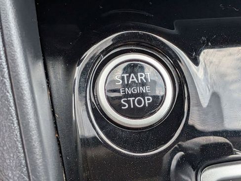 Used 2024 Nissan Versa SR FWD image 15