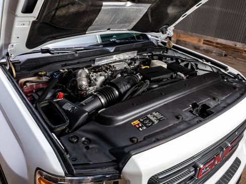 Used 2018 GMC Sierra 2500 SLT w/ Duramax Plus Package AWD/4WD image 36