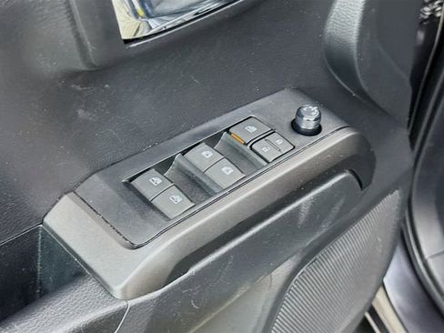 Used 2022 Toyota Tacoma TRD Sport image 17