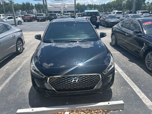 Used 2018 Hyundai Elantra GT Sport FWD image 2
